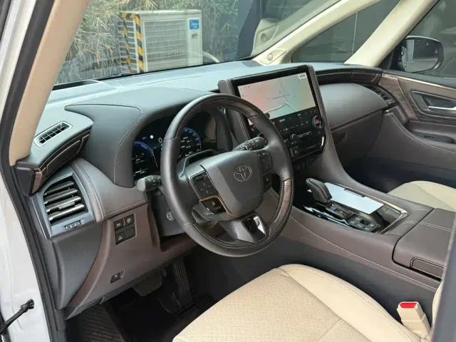 Toyota Alphard — Фото автомобиля 3