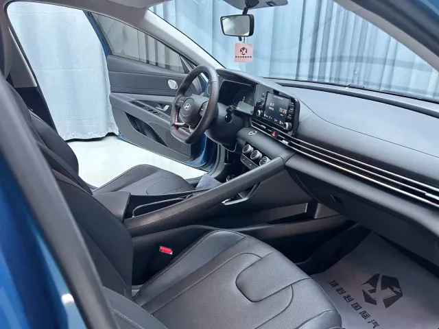 Hyundai Elantra — Фото автомобиля 14