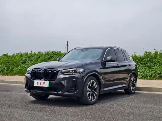 Фотография автомобиля — BMW iX3
