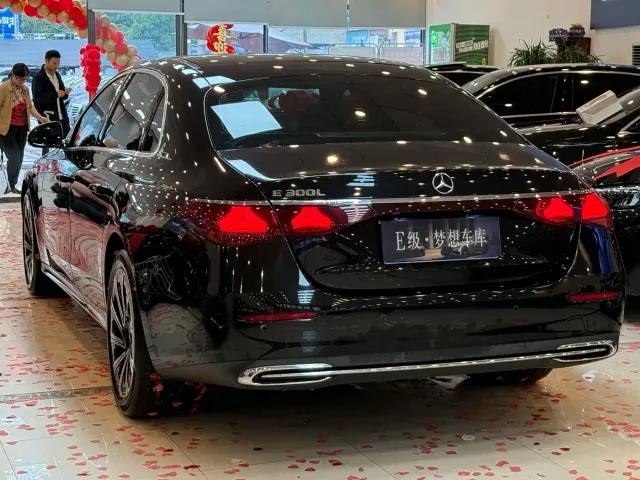 Mercedes-Benz E-Class — Фото автомобиля 14