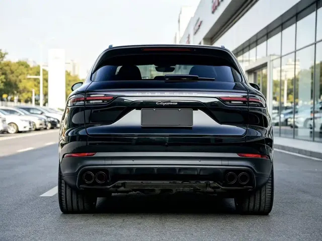Porsche Cayenne — Фото автомобиля 14