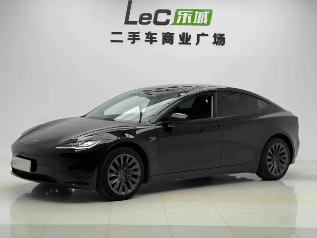 Фотография автомобиля — Tesla Model 3