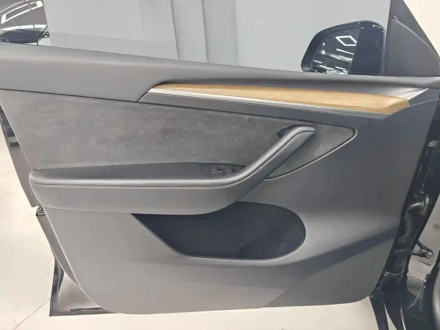 Tesla Model Y — Фото автомобиля 6