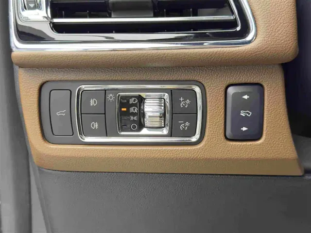 Lincoln Navigator — Фото автомобиля 18
