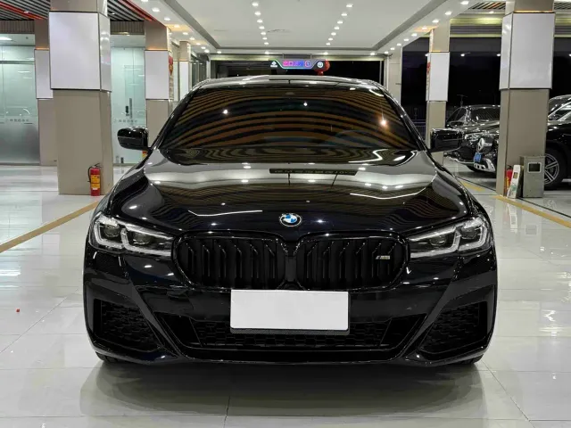 BMW 5 Series — Фото автомобиля 2