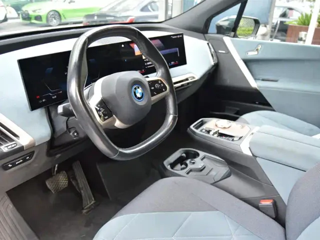 BMW iX — Фото автомобиля 6