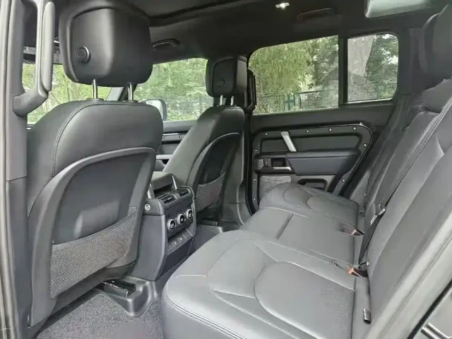 Land Rover Defender — Фото автомобиля 5