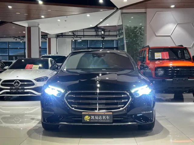 Mercedes-Benz E-Class — Фото автомобиля 3
