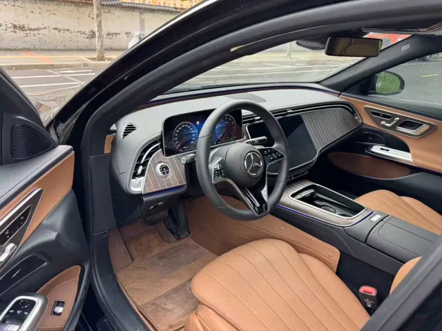 Mercedes-Benz E-Class — Фото автомобиля 4
