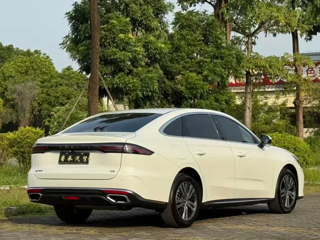 Geely Emgrand — Фото автомобиля 4