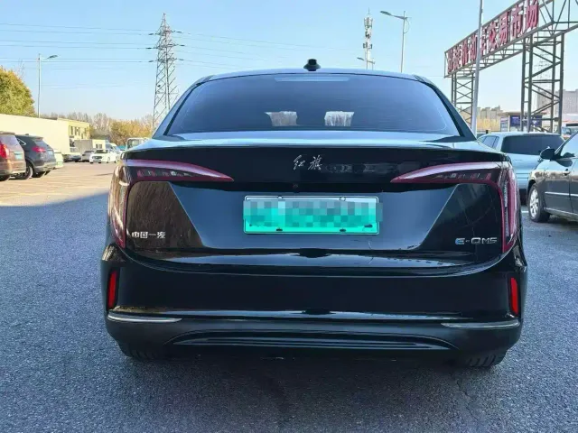 Hongqi E-QM5 — Фото автомобиля 7