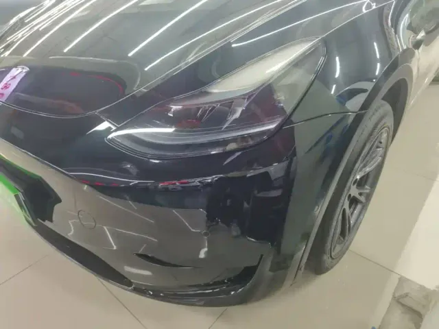 Tesla Model Y — Фото автомобиля 23