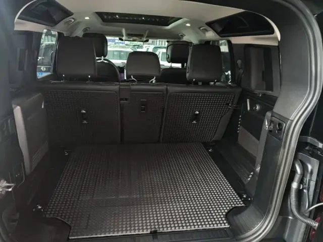 Land Rover Defender — Фото автомобиля 18
