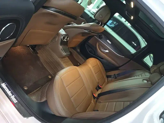 Mercedes-Benz E-Class — Фото автомобиля 19