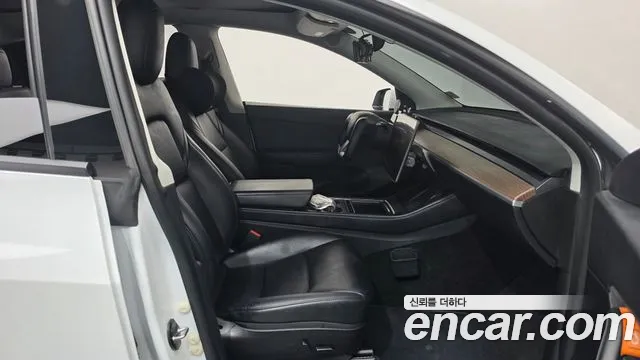 Tesla Model Y — Фото автомобиля 11
