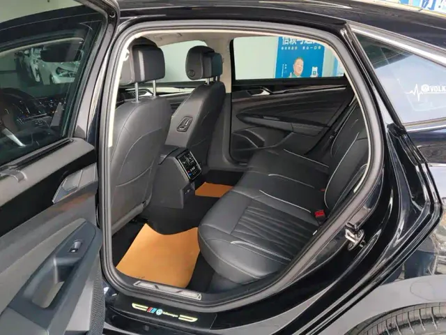 Volkswagen Passat — Фото автомобиля 11