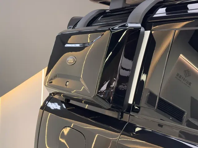 Land Rover Defender — Фото автомобиля 14