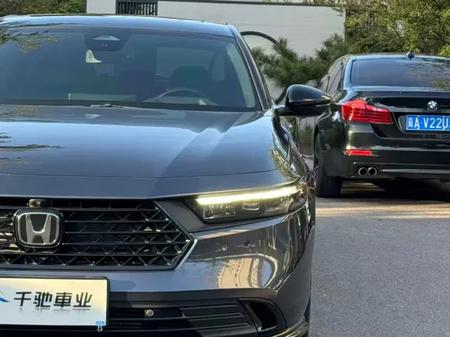 Honda Accord — Фото автомобиля 3