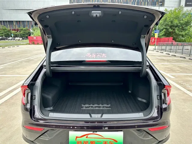 Wuling Starlight — Фото автомобиля 19
