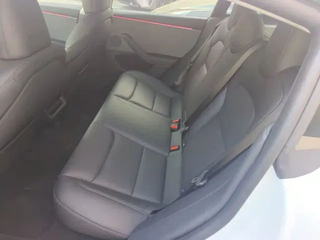 Tesla Model 3 — Фото автомобиля 16