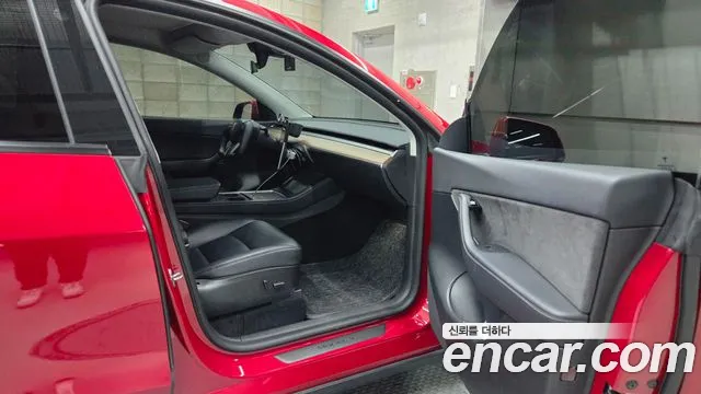 Tesla Model Y — Фото автомобиля 11
