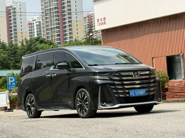 Toyota Crown — Фото автомобиля 9