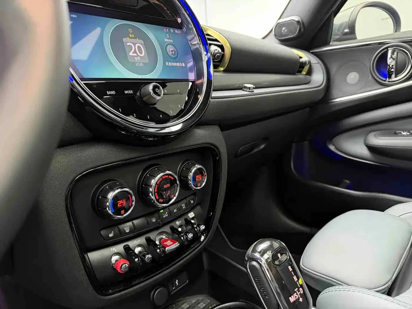 MINI MINI CLUBMAN 2022 1.5T COOPER Comfort Special Edition — Фото автомобиля 16