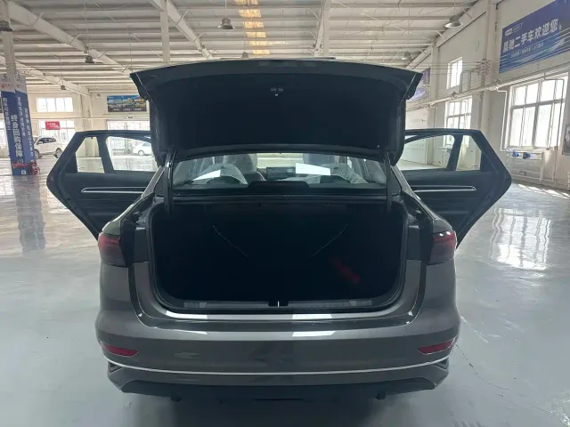 Geely Emgrand — Фото автомобиля 15