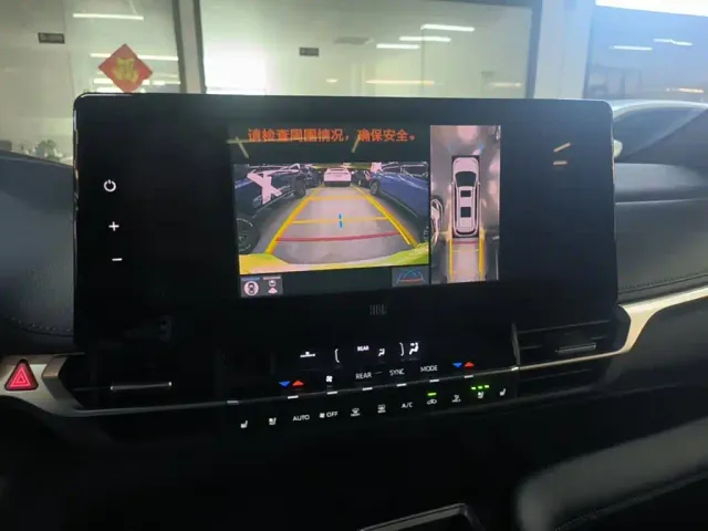 Toyota Sienna — Фото автомобиля 12