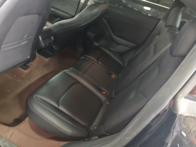 Tesla Model Y — Фото автомобиля 16