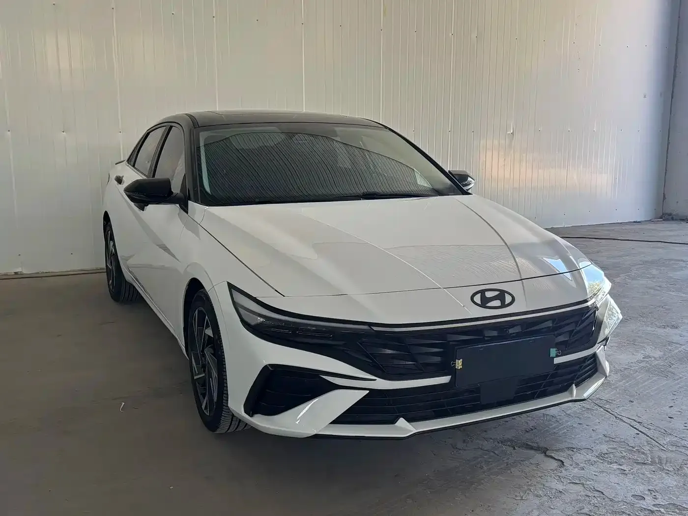 Hyundai Elantra 2023 Model 1.5L CVT LUX Premium Edition — Фото автомобиля 2