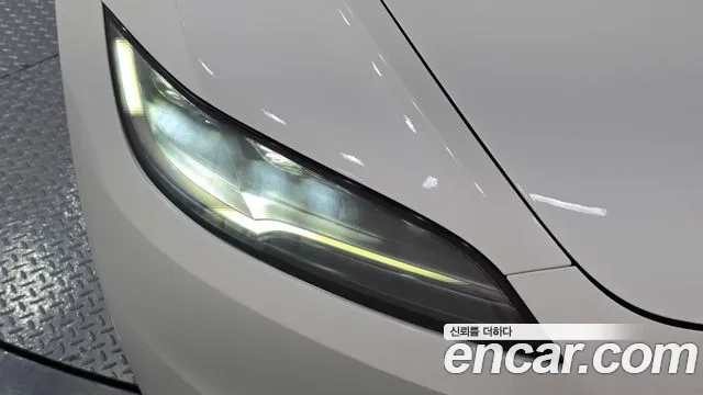 Tesla Model 3 — Фото автомобиля 16