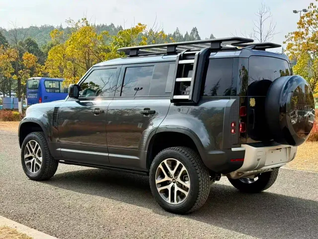 Land Rover Defender — Фото автомобиля 14