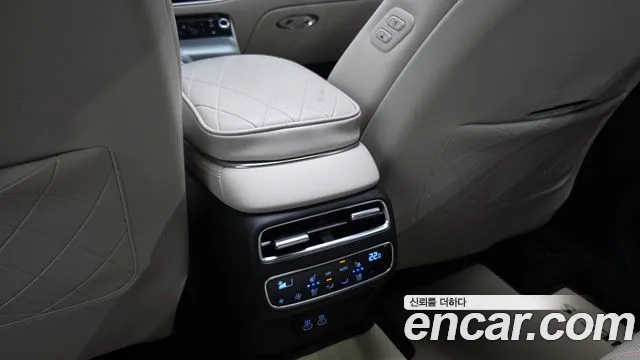 Genesis GV70 — Фото автомобиля 24