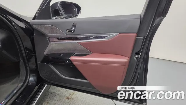 BMW 7 Series G70 — Фото автомобиля 13
