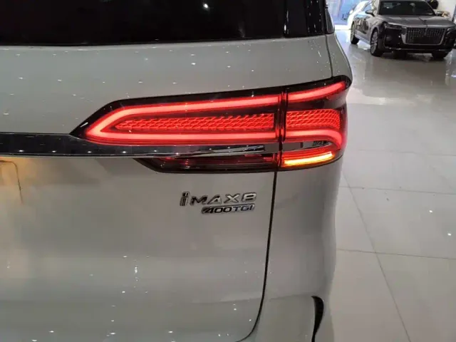 Roewe iMAX8 — Фото автомобиля 7