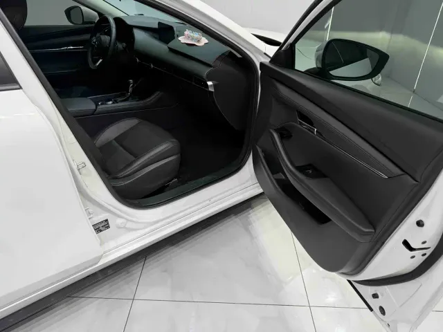 Mazda Axela — Фото автомобиля 19