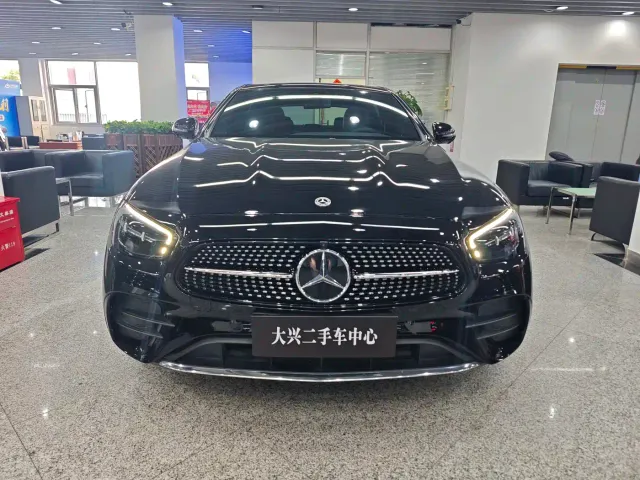 Mercedes-Benz E-Class — Фото автомобиля 3