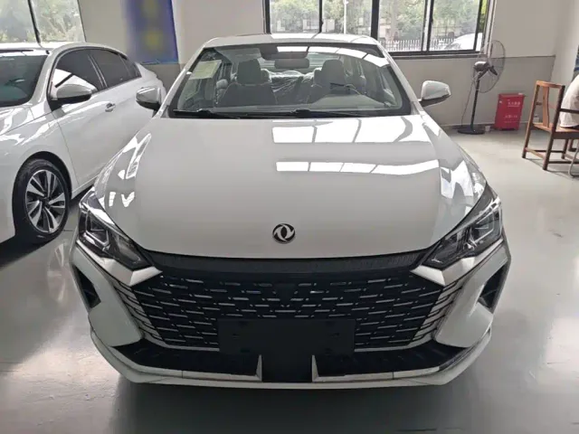 Dongfeng Yixuan MAX — Фото автомобиля 2