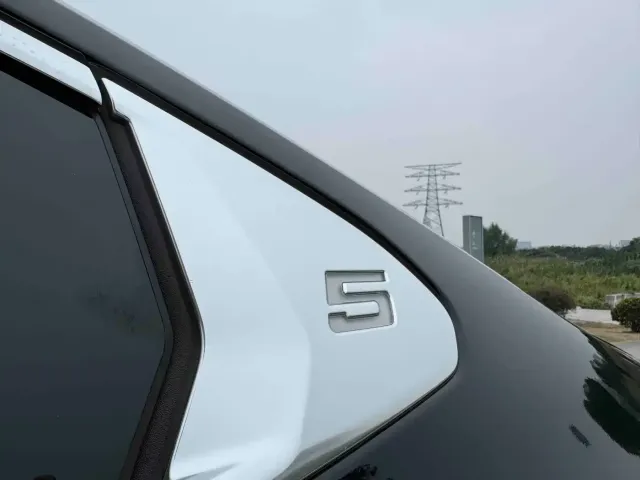BMW 5 Series — Фото автомобиля 29