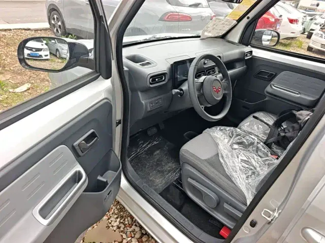 Wuling Zhiguang NEV — Фото автомобиля 11