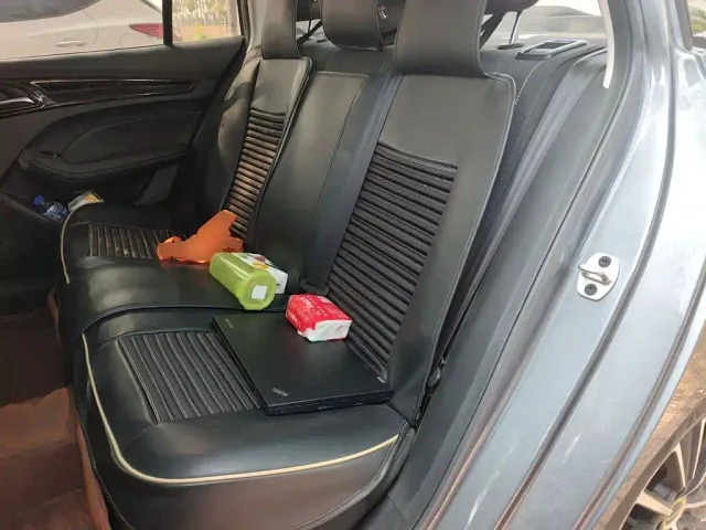 Roewe i5 — Фото автомобиля 18