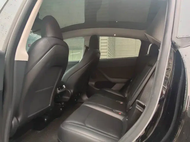 Tesla Model Y — Фото автомобиля 11
