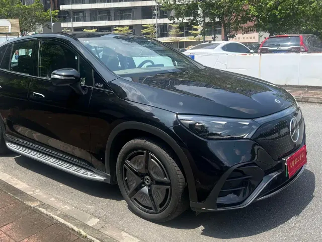 Mercedes-Benz EQE SUV — Фото автомобиля 2