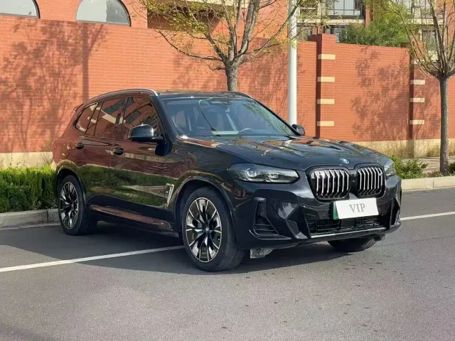 BMW iX3 — Фото автомобиля 3