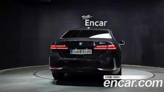 BMW 5-Series 5 серия (G60) — Фото автомобиля 4