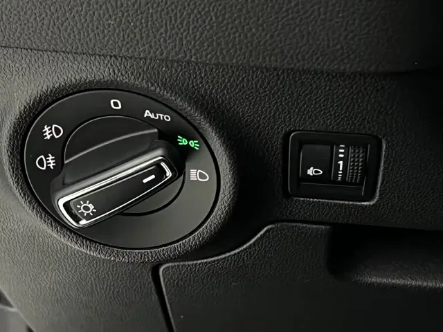 Škoda Karoq 2023 TSI280 Premium Edition — Фото автомобиля 17
