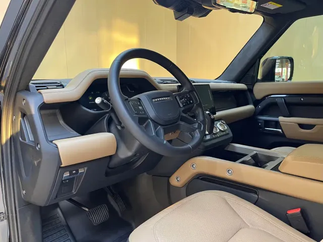 Land Rover Defender — Фото автомобиля 10