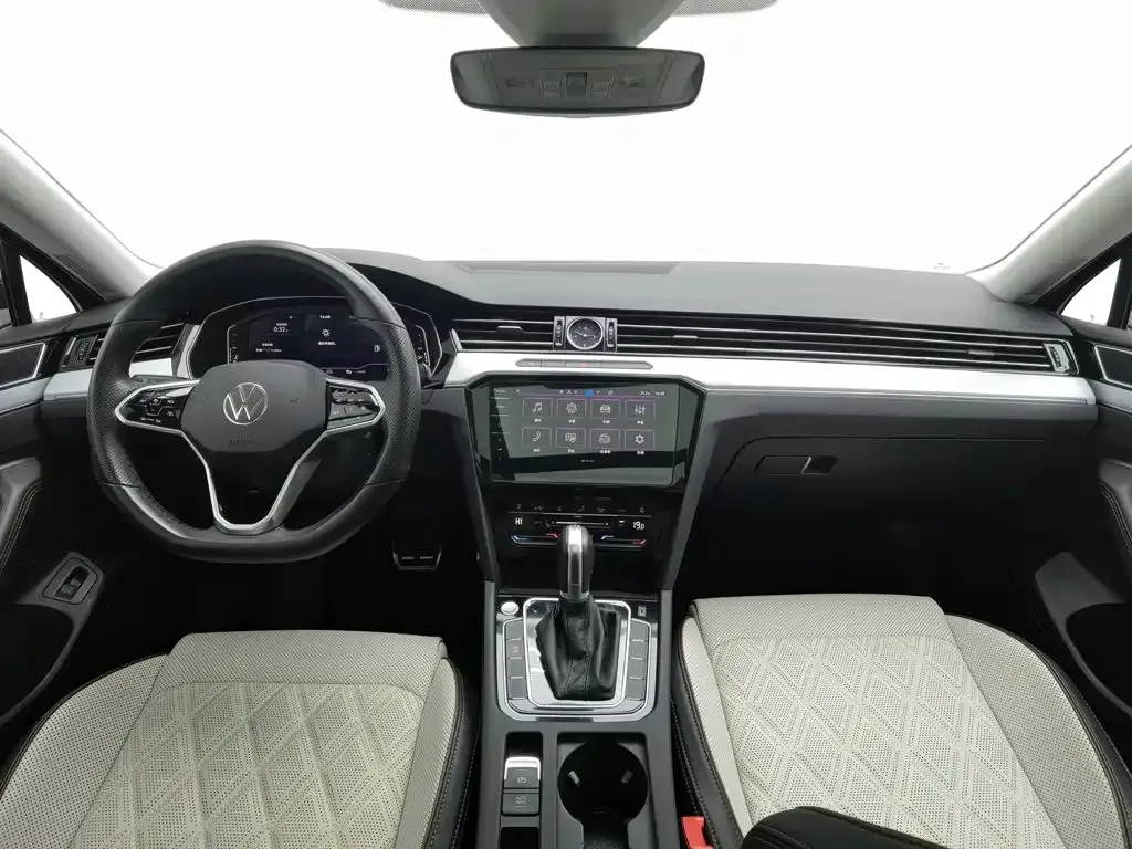 Volkswagen Magotan 2023 Model 2 Million Commemorative Edition 330TSI DSG Luxury — Фото автомобиля 5