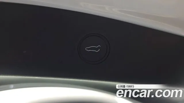 Tesla Model 3 — Фото автомобиля 24